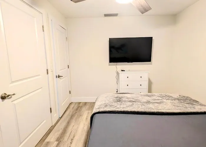 Sunny Shores Retreat 1